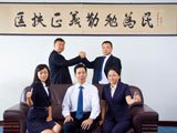 谢建宏律师(一排中)与刑事律师团成员合影