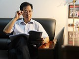 谢建宏律师在办公