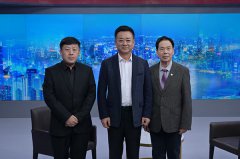 谢建宏律师与央视主持人朱军合影